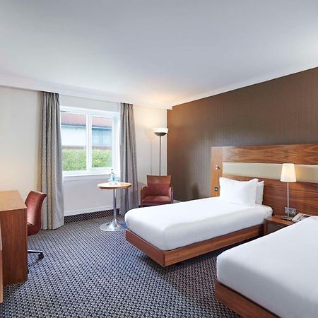 Doubletree By Hilton Bristol North Hotel Almondsbury Room photo