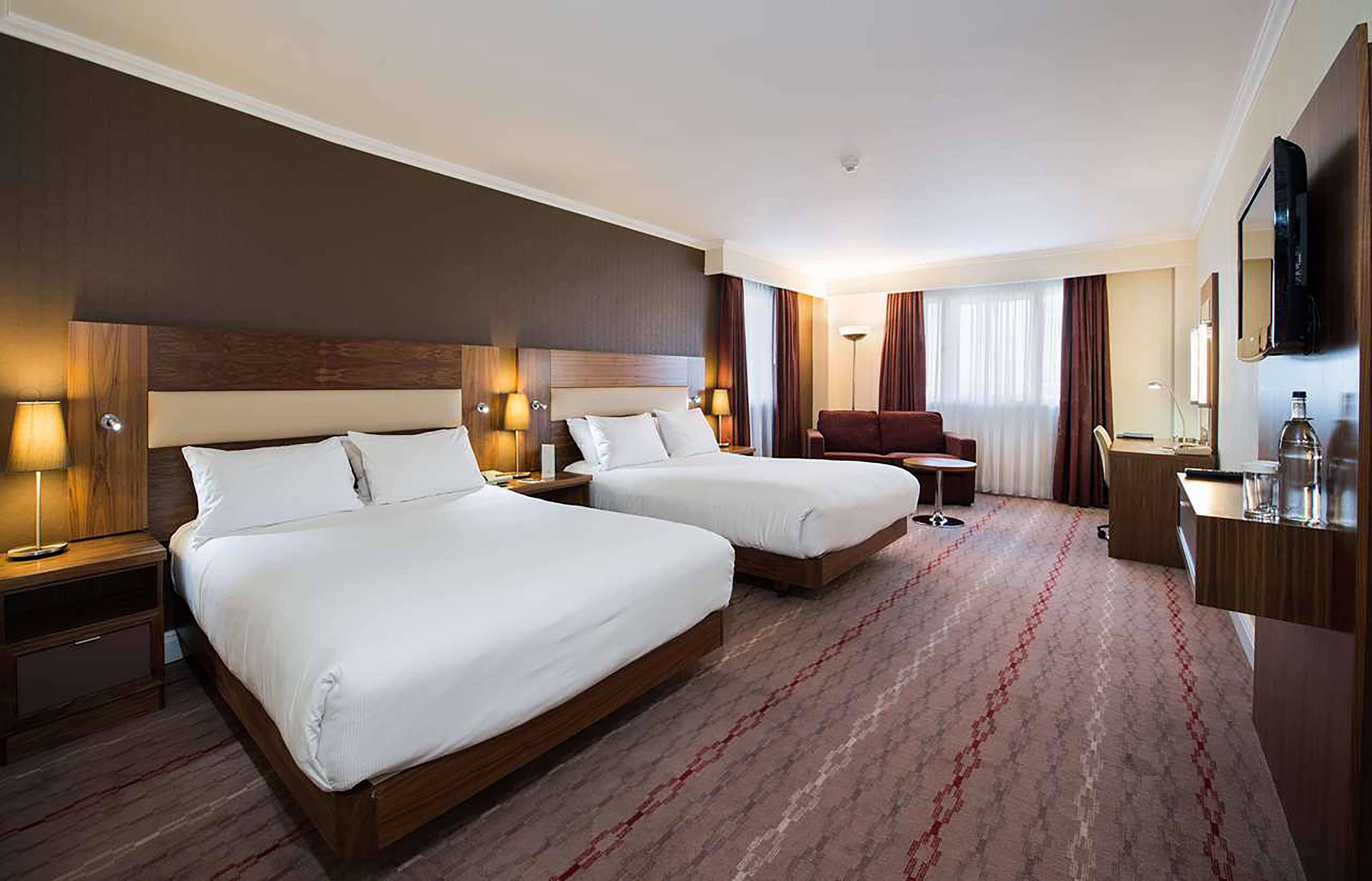 Doubletree By Hilton Bristol North Hotel Almondsbury Room photo