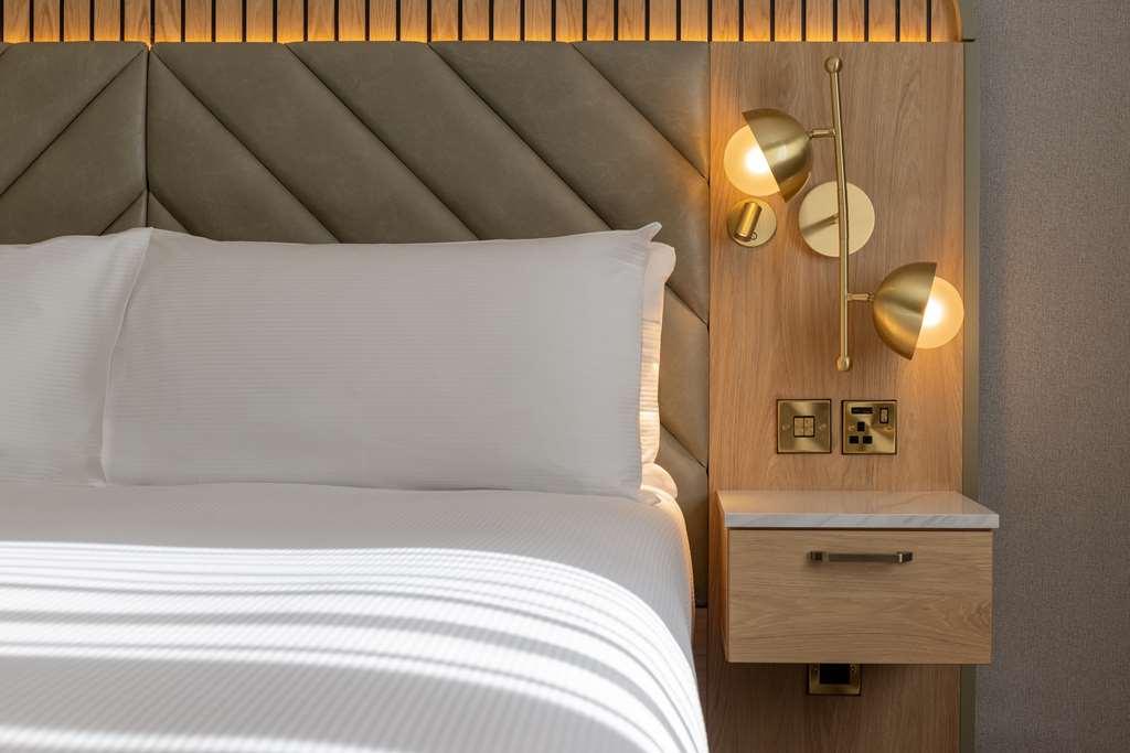 Doubletree By Hilton Bristol North Hotel Almondsbury Room photo