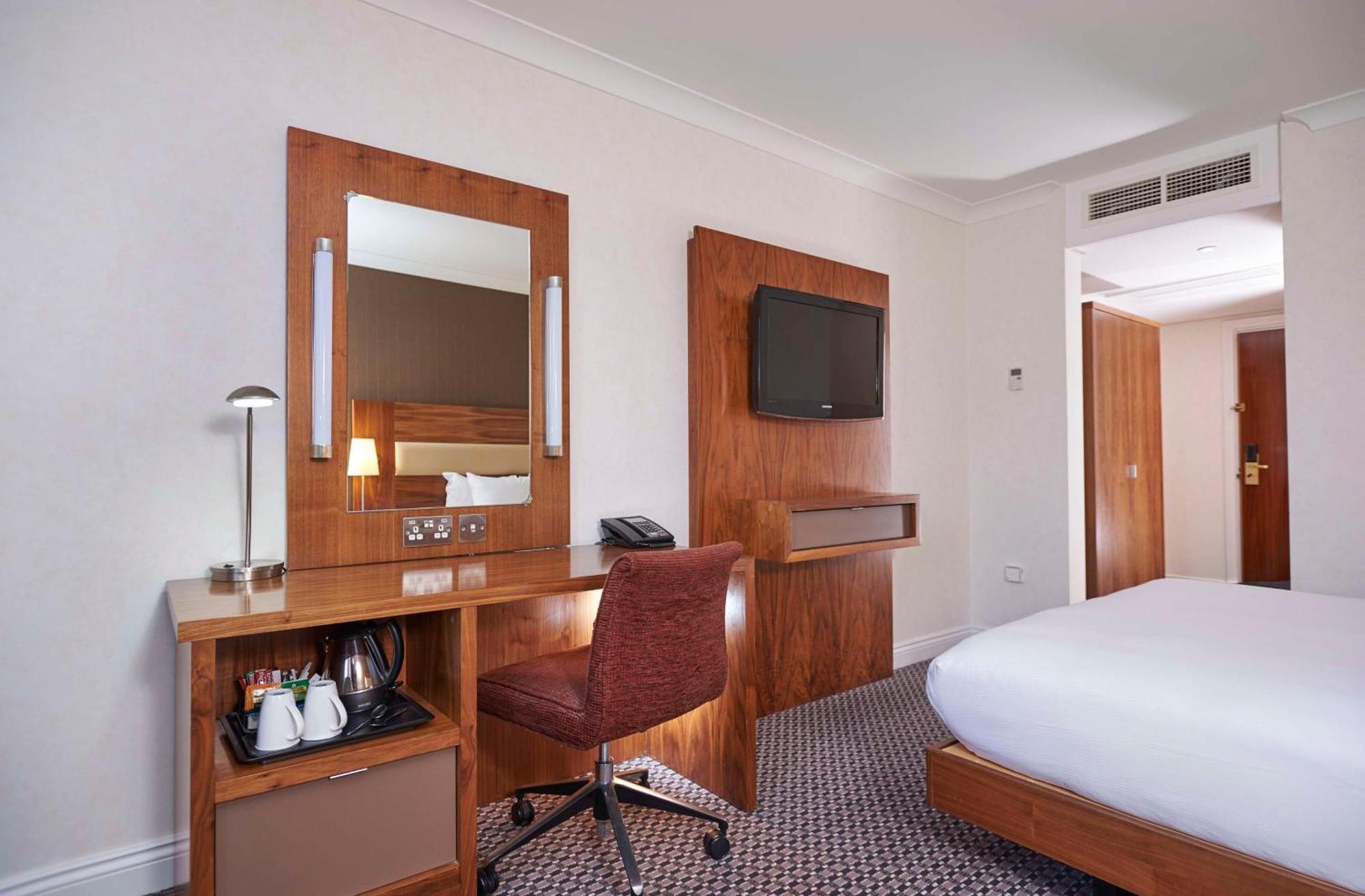 Doubletree By Hilton Bristol North Hotel Almondsbury Room photo
