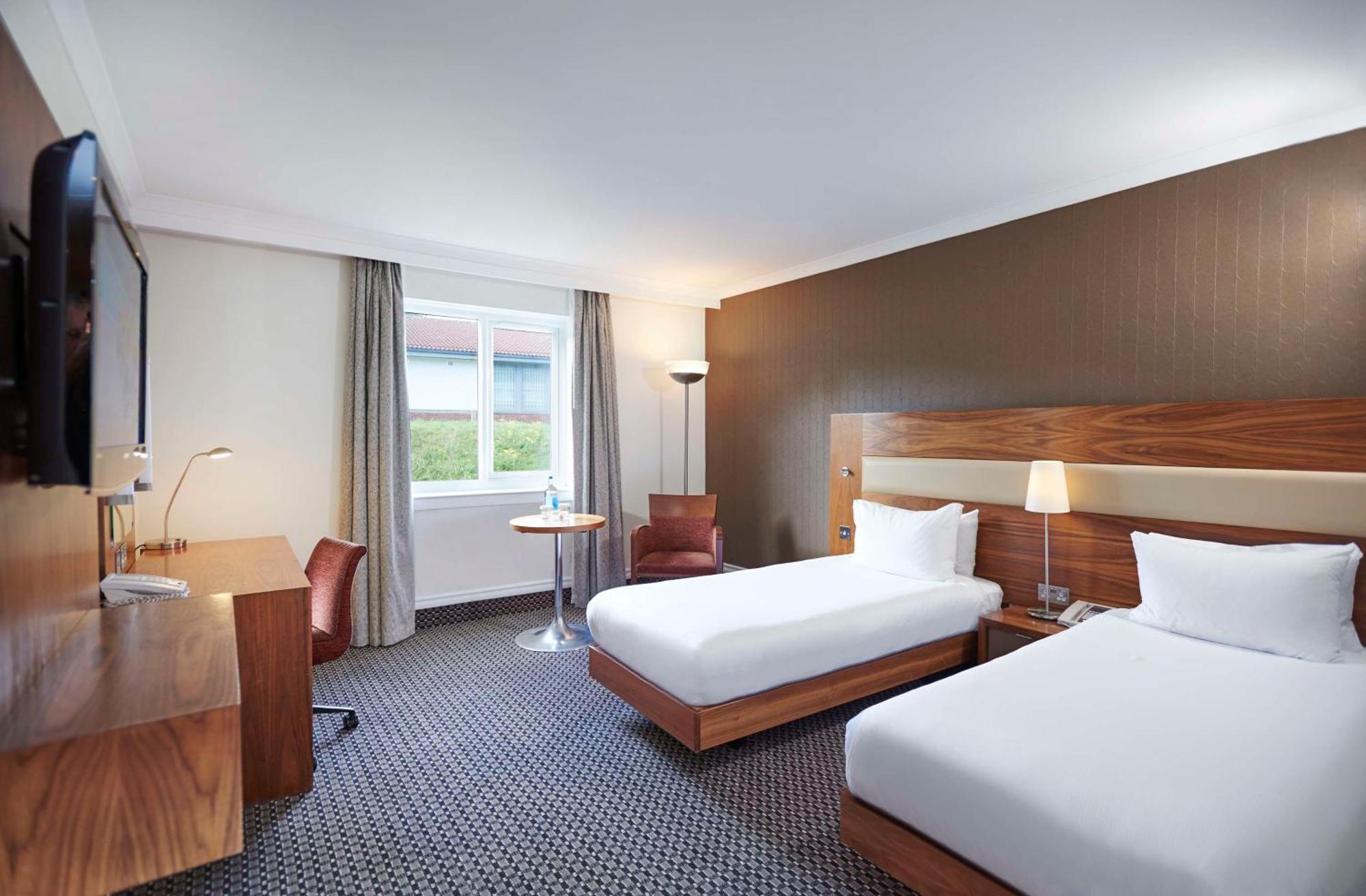 Doubletree By Hilton Bristol North Hotel Almondsbury Room photo