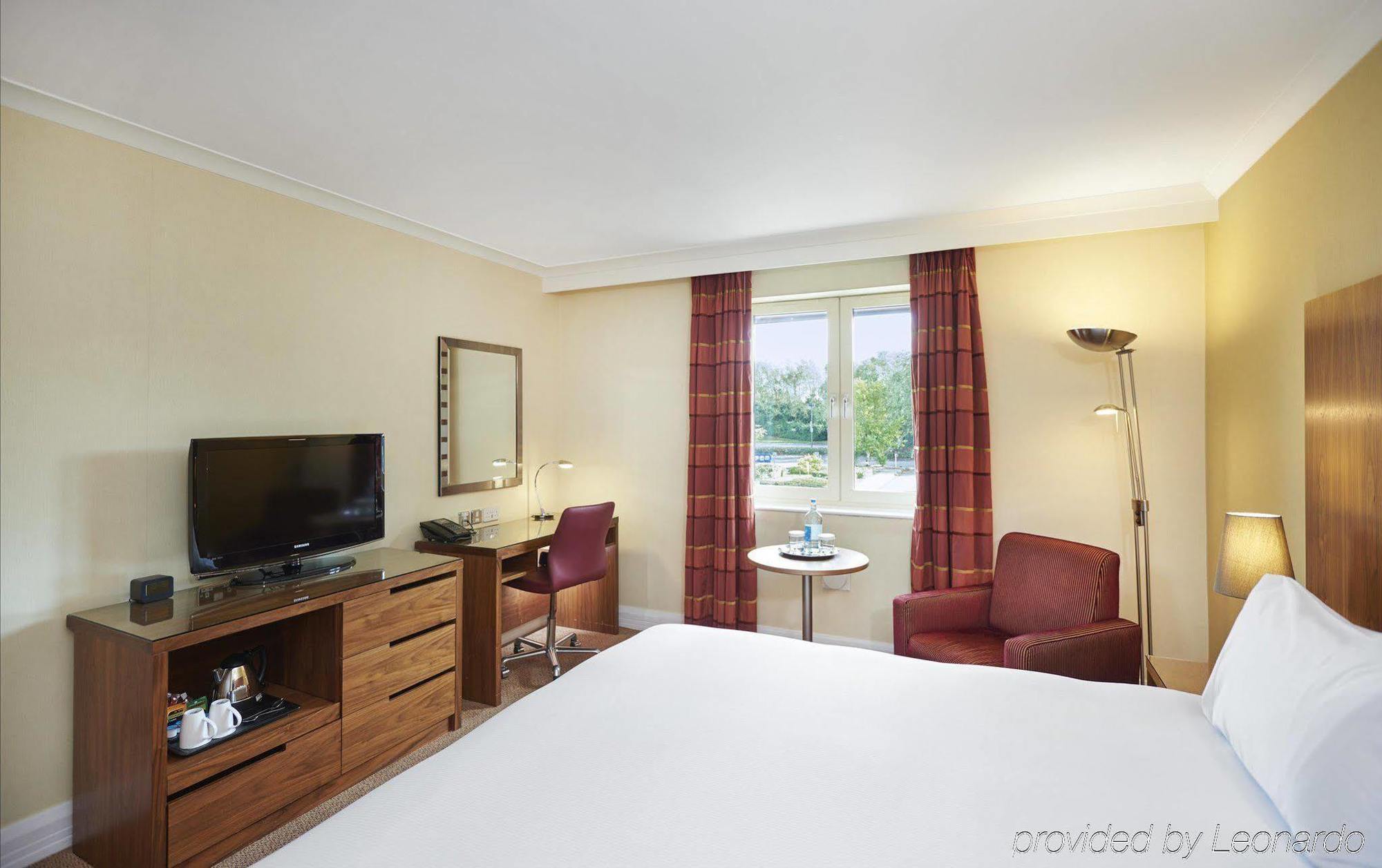 Doubletree By Hilton Bristol North Hotel Almondsbury Room photo